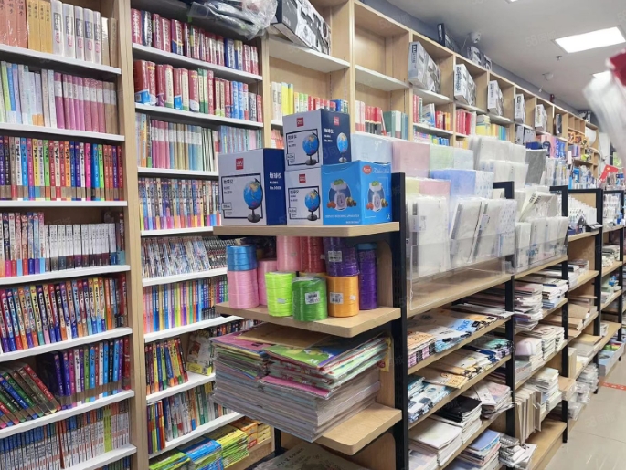 學(xué)校附近開文具店，店鋪規(guī)模一般是多少合適